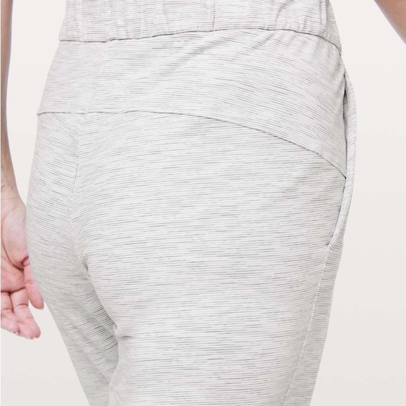 Lululemon On-the-fly Pants 12 - Picture 4 of 8